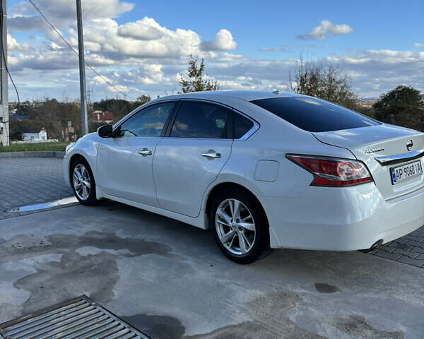 Ниссан Альтима 2015 в Львове на Automoto.ua Белый Ниссан Альтима, объемом двигателя 2.5 л и пробегом 177 тыс. км за 8900 $, фото 5 на Automoto.ua