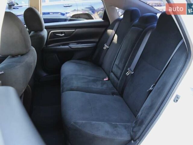 Белый Ниссан Альтима, объемом двигателя 2.5 л и пробегом 249 тыс. км за 8900 $, фото 8 на Automoto.ua