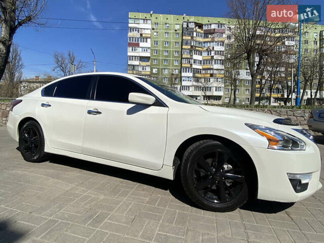 Білий Ніссан Альтіма, об'ємом двигуна 2.5 л та пробігом 287 тис. км за 9500 $, фото 1 на Automoto.ua