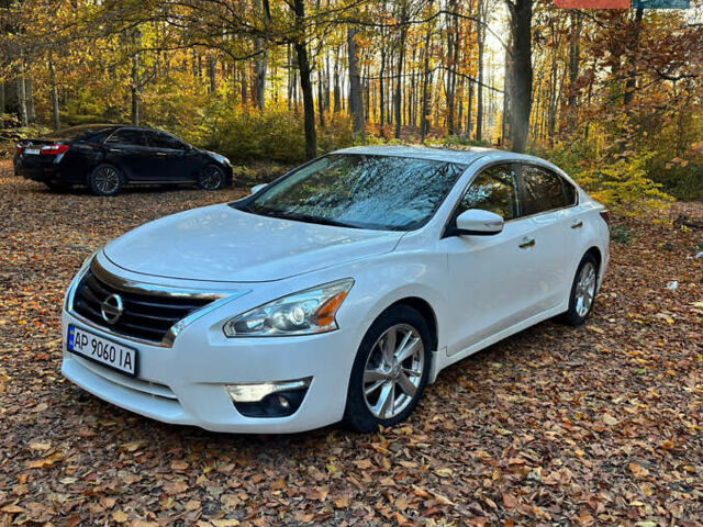 Ниссан Альтима 2015 в Львове на Automoto.ua Белый Ниссан Альтима, объемом двигателя 2.5 л и пробегом 177 тыс. км за 8900 $, фото 2 на Automoto.ua