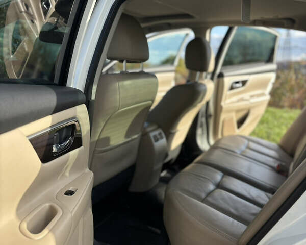 Ниссан Альтима 2015 в Львове на Automoto.ua Белый Ниссан Альтима, объемом двигателя 2.5 л и пробегом 177 тыс. км за 8900 $, фото 8 на Automoto.ua