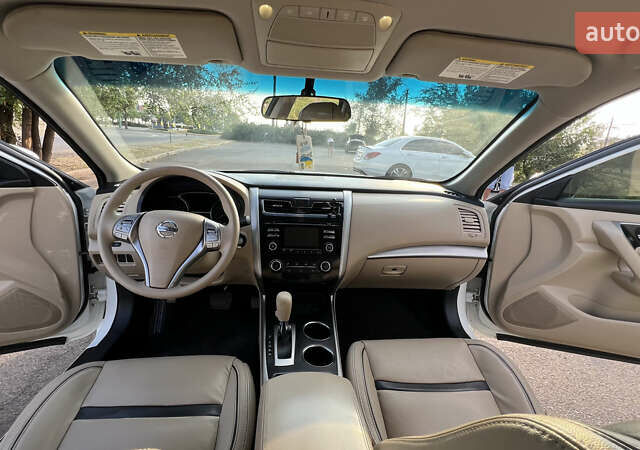 Белый Ниссан Альтима, объемом двигателя 2.5 л и пробегом 149 тыс. км за 11500 $, фото 13 на Automoto.ua