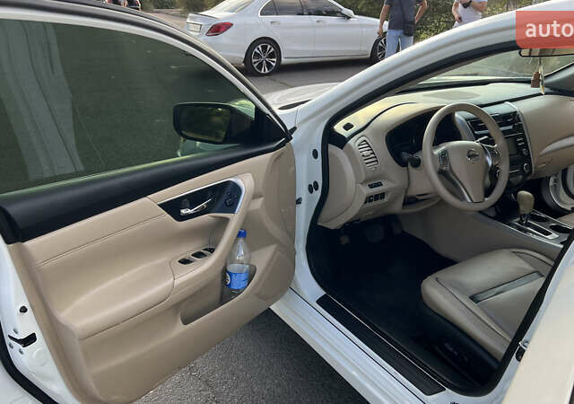 Белый Ниссан Альтима, объемом двигателя 2.5 л и пробегом 149 тыс. км за 11500 $, фото 10 на Automoto.ua