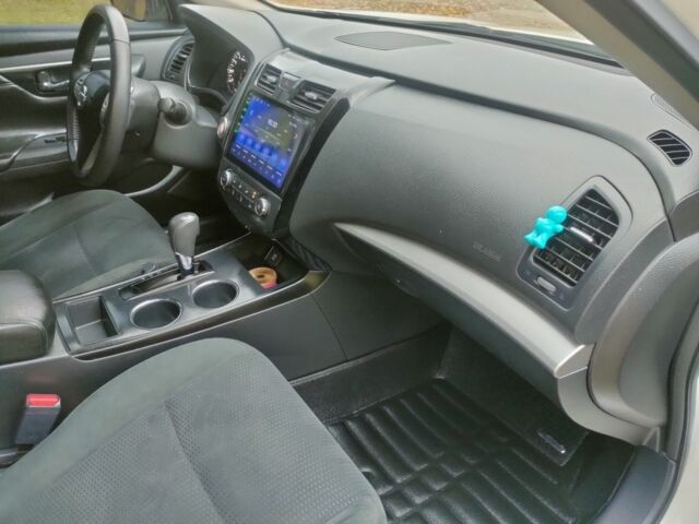 Ниссан Альтима 2015 в Павлограде на Automoto.ua Белый Ниссан Альтима, объемом двигателя 2.5 л и пробегом 241 тыс. км за 9900 $, фото 16 на Automoto.ua