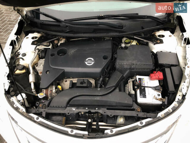 Білий Ніссан Альтіма, об'ємом двигуна 2.5 л та пробігом 287 тис. км за 9500 $, фото 8 на Automoto.ua