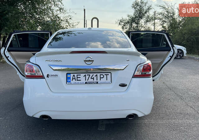 Белый Ниссан Альтима, объемом двигателя 2.5 л и пробегом 149 тыс. км за 11500 $, фото 7 на Automoto.ua