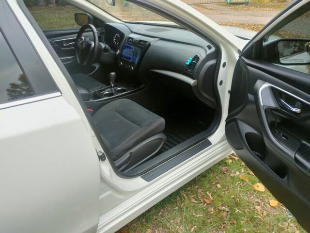 Ниссан Альтима 2015 в Павлограде на Automoto.ua Белый Ниссан Альтима, объемом двигателя 2.5 л и пробегом 241 тыс. км за 9900 $, фото 17 на Automoto.ua