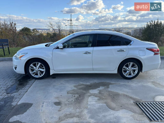 Ниссан Альтима 2015 в Львове на Automoto.ua Белый Ниссан Альтима, объемом двигателя 2.5 л и пробегом 177 тыс. км за 8900 $, фото 4 на Automoto.ua