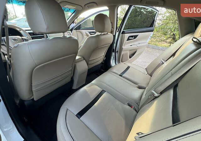 Белый Ниссан Альтима, объемом двигателя 2.5 л и пробегом 149 тыс. км за 11500 $, фото 15 на Automoto.ua