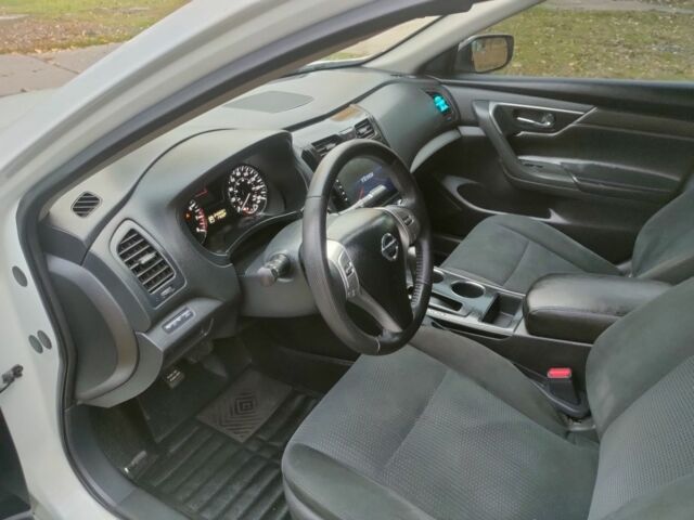 Ниссан Альтима 2015 в Павлограде на Automoto.ua Белый Ниссан Альтима, объемом двигателя 2.5 л и пробегом 241 тыс. км за 9900 $, фото 9 на Automoto.ua