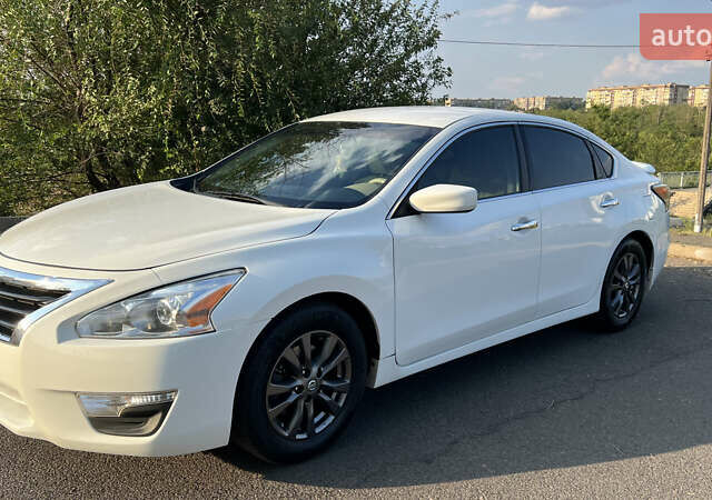 Белый Ниссан Альтима, объемом двигателя 2.5 л и пробегом 149 тыс. км за 11500 $, фото 4 на Automoto.ua