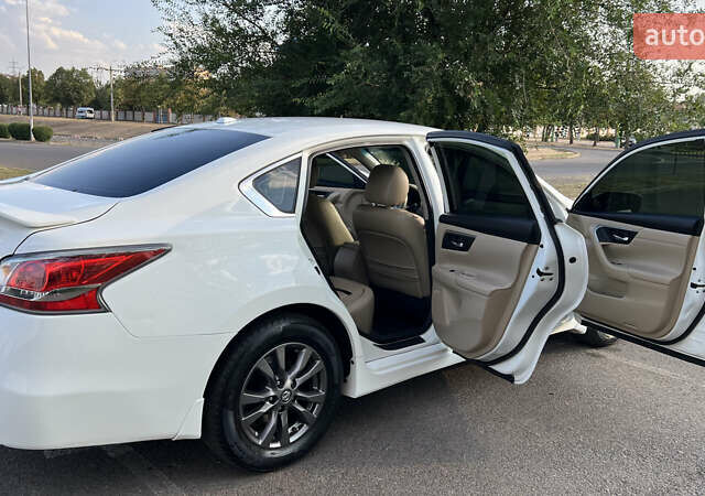 Белый Ниссан Альтима, объемом двигателя 2.5 л и пробегом 149 тыс. км за 11500 $, фото 6 на Automoto.ua