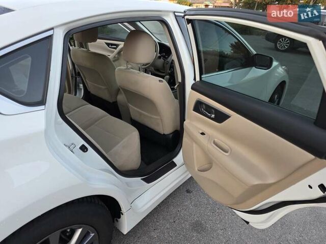 Білий Ніссан Альтіма, об'ємом двигуна 2.49 л та пробігом 162 тис. км за 10000 $, фото 12 на Automoto.ua