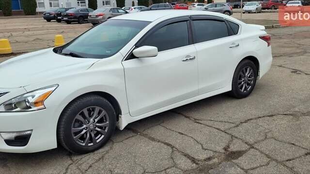 Білий Ніссан Альтіма, об'ємом двигуна 2.5 л та пробігом 121 тис. км за 10000 $, фото 1 на Automoto.ua