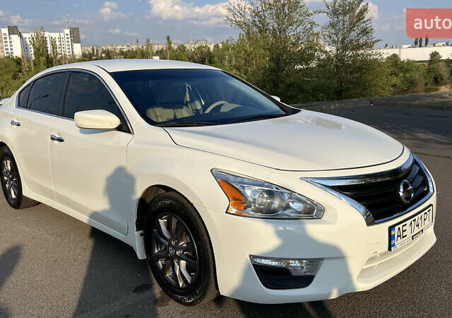 Белый Ниссан Альтима, объемом двигателя 2.5 л и пробегом 149 тыс. км за 11500 $, фото 2 на Automoto.ua