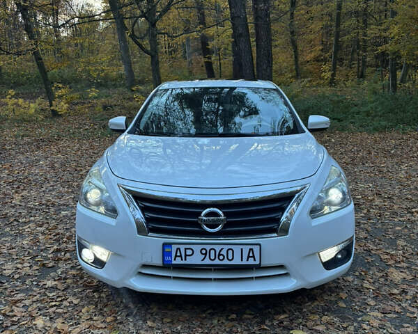 Ниссан Альтима 2015 в Львове на Automoto.ua Белый Ниссан Альтима, объемом двигателя 2.5 л и пробегом 177 тыс. км за 8900 $, фото 1 на Automoto.ua