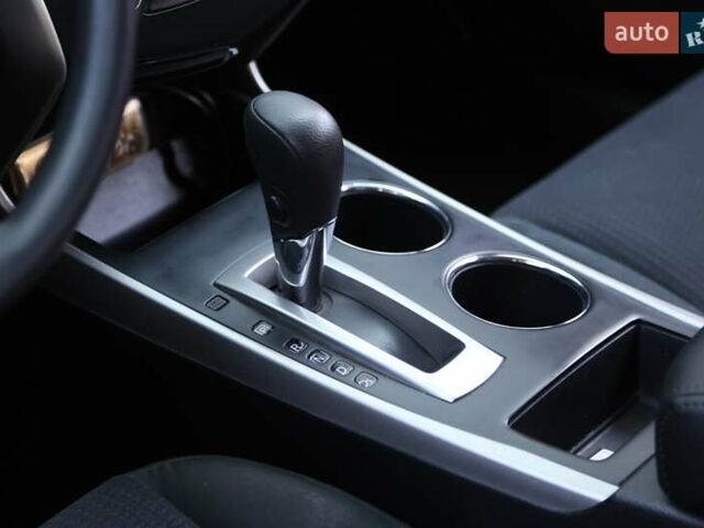 Белый Ниссан Альтима, объемом двигателя 2.5 л и пробегом 249 тыс. км за 8900 $, фото 19 на Automoto.ua