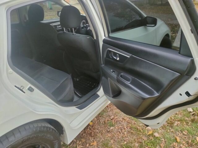 Ниссан Альтима 2015 в Павлограде на Automoto.ua Белый Ниссан Альтима, объемом двигателя 2.5 л и пробегом 241 тыс. км за 9900 $, фото 13 на Automoto.ua