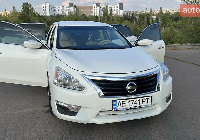 Белый Ниссан Альтима, объемом двигателя 2.5 л и пробегом 149 тыс. км за 11500 $, фото 5 на Automoto.ua