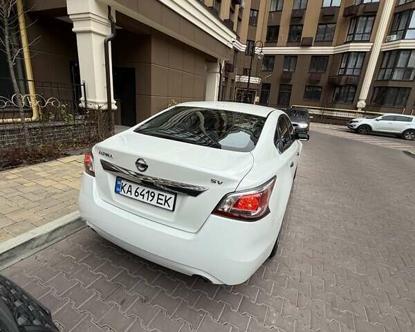 Белый Ниссан Альтима, объемом двигателя 2.5 л и пробегом 209 тыс. км за 9400 $, фото 4 на Automoto.ua
