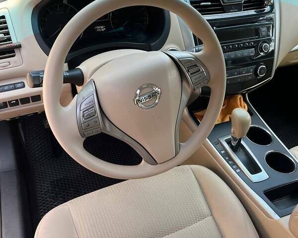 Білий Ніссан Альтіма, об'ємом двигуна 2.49 л та пробігом 180 тис. км за 8500 $, фото 10 на Automoto.ua