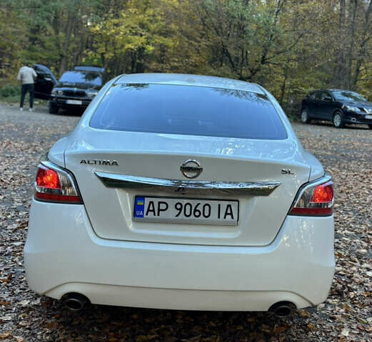 Ниссан Альтима 2015 в Львове на Automoto.ua Белый Ниссан Альтима, объемом двигателя 2.5 л и пробегом 177 тыс. км за 8900 $, фото 3 на Automoto.ua