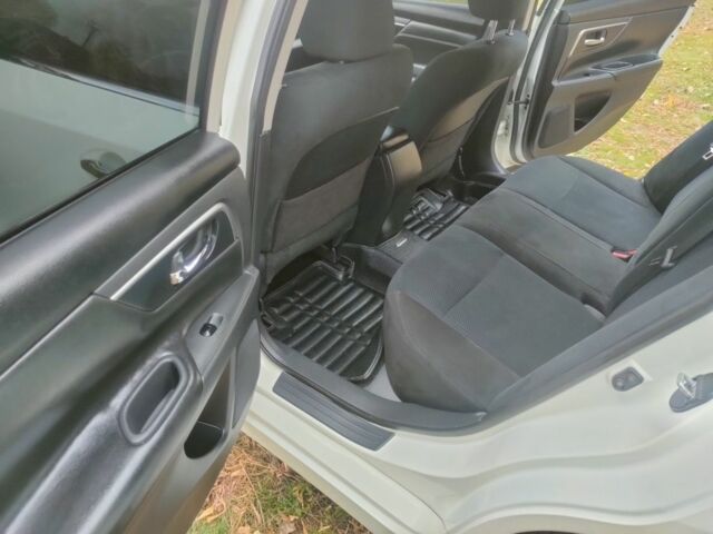 Ниссан Альтима 2015 в Павлограде на Automoto.ua Белый Ниссан Альтима, объемом двигателя 2.5 л и пробегом 241 тыс. км за 9900 $, фото 15 на Automoto.ua