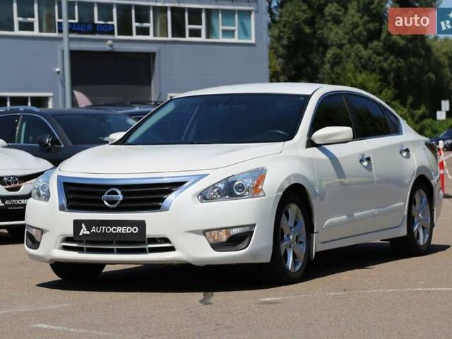 Белый Ниссан Альтима, объемом двигателя 2.5 л и пробегом 249 тыс. км за 8900 $, фото 2 на Automoto.ua