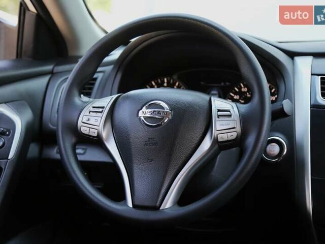 Белый Ниссан Альтима, объемом двигателя 2.5 л и пробегом 249 тыс. км за 8900 $, фото 14 на Automoto.ua