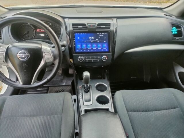 Ниссан Альтима 2015 в Павлограде на Automoto.ua Белый Ниссан Альтима, объемом двигателя 2.5 л и пробегом 241 тыс. км за 9900 $, фото 7 на Automoto.ua