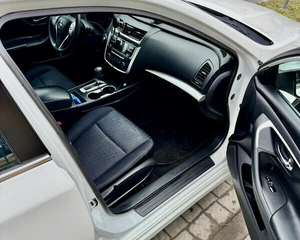 Білий Ніссан Альтіма, об'ємом двигуна 2.49 л та пробігом 190 тис. км за 8200 $, фото 6 на Automoto.ua