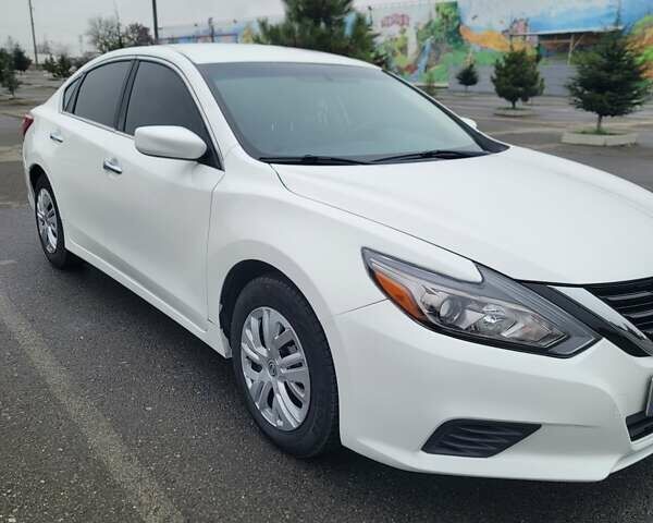 Белый Ниссан Альтима, объемом двигателя 2.49 л и пробегом 163 тыс. км за 9500 $, фото 6 на Automoto.ua