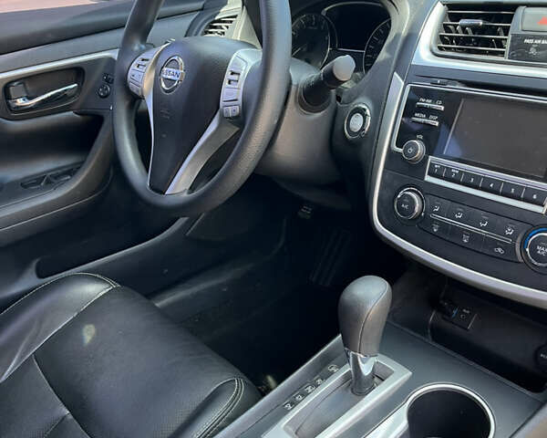 Білий Ніссан Альтіма, об'ємом двигуна 2.49 л та пробігом 192 тис. км за 10200 $, фото 15 на Automoto.ua