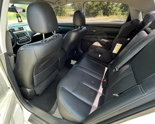 Білий Ніссан Альтіма, об'ємом двигуна 2.49 л та пробігом 192 тис. км за 10200 $, фото 20 на Automoto.ua