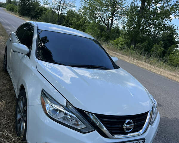 Білий Ніссан Альтіма, об'ємом двигуна 2.49 л та пробігом 192 тис. км за 10200 $, фото 3 на Automoto.ua