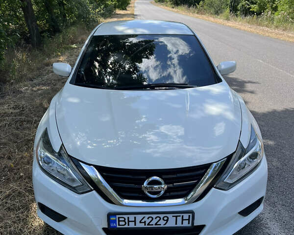 Білий Ніссан Альтіма, об'ємом двигуна 2.49 л та пробігом 192 тис. км за 10200 $, фото 10 на Automoto.ua