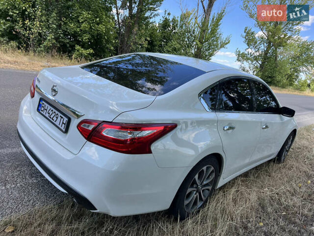 Білий Ніссан Альтіма, об'ємом двигуна 2.49 л та пробігом 192 тис. км за 10200 $, фото 7 на Automoto.ua