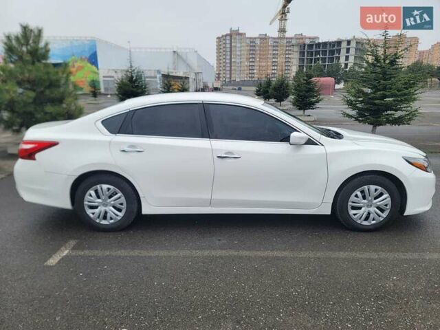 Белый Ниссан Альтима, объемом двигателя 2.49 л и пробегом 163 тыс. км за 9500 $, фото 7 на Automoto.ua