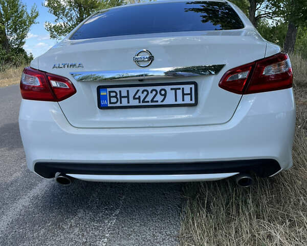Білий Ніссан Альтіма, об'ємом двигуна 2.49 л та пробігом 192 тис. км за 10200 $, фото 6 на Automoto.ua
