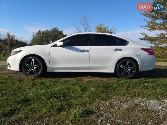 Белый Ниссан Альтима, объемом двигателя 2.5 л и пробегом 180 тыс. км за 12500 $, фото 48 на Automoto.ua