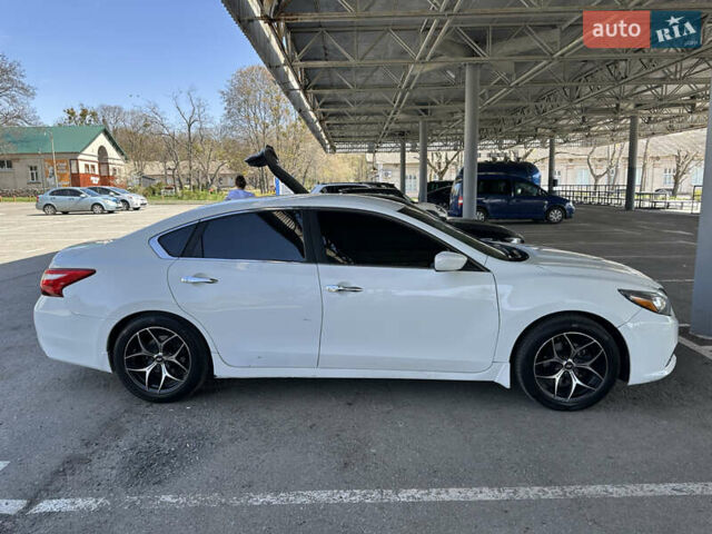 Білий Ніссан Альтіма, об'ємом двигуна 2.49 л та пробігом 136 тис. км за 9100 $, фото 3 на Automoto.ua