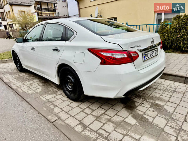 Белый Ниссан Альтима, объемом двигателя 2.5 л и пробегом 190 тыс. км за 8000 $, фото 8 на Automoto.ua