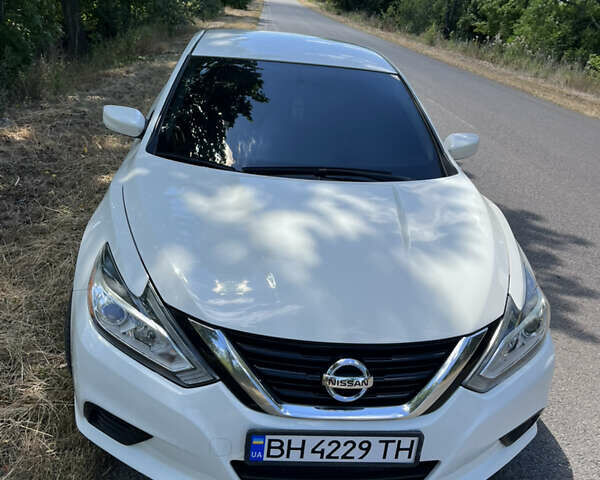 Білий Ніссан Альтіма, об'ємом двигуна 2.49 л та пробігом 192 тис. км за 10200 $, фото 2 на Automoto.ua