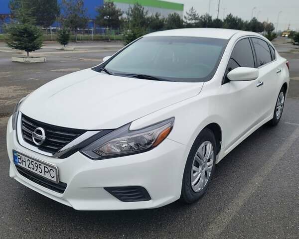 Белый Ниссан Альтима, объемом двигателя 2.49 л и пробегом 163 тыс. км за 9500 $, фото 5 на Automoto.ua