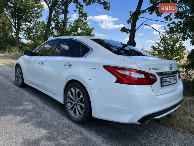 Білий Ніссан Альтіма, об'ємом двигуна 2.49 л та пробігом 192 тис. км за 10200 $, фото 5 на Automoto.ua