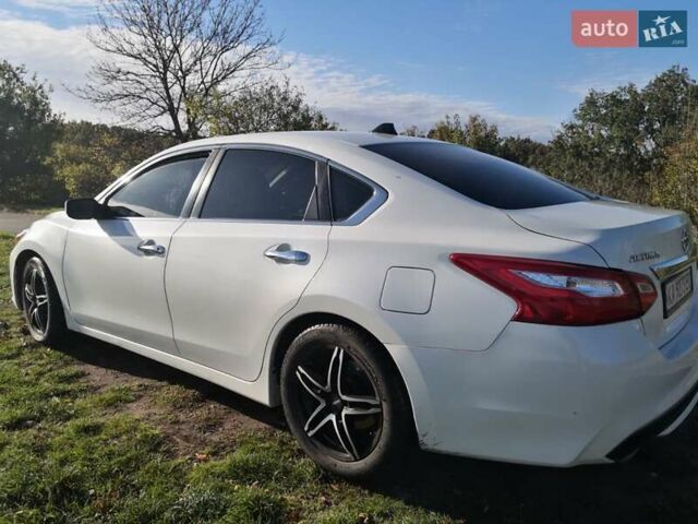 Белый Ниссан Альтима, объемом двигателя 2.5 л и пробегом 180 тыс. км за 12500 $, фото 41 на Automoto.ua