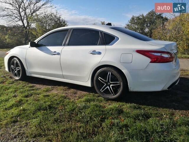 Белый Ниссан Альтима, объемом двигателя 2.5 л и пробегом 180 тыс. км за 12500 $, фото 40 на Automoto.ua