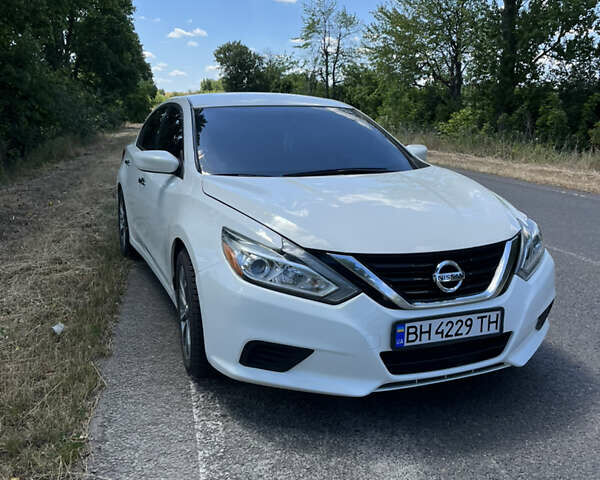 Білий Ніссан Альтіма, об'ємом двигуна 2.49 л та пробігом 192 тис. км за 10200 $, фото 1 на Automoto.ua