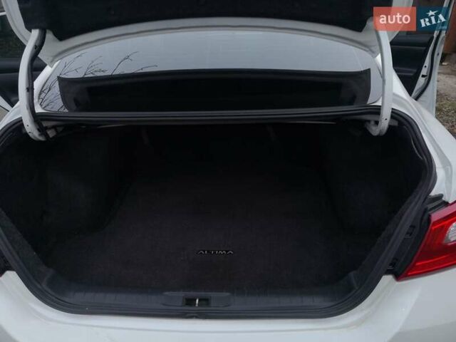 Белый Ниссан Альтима, объемом двигателя 2.5 л и пробегом 180 тыс. км за 12500 $, фото 33 на Automoto.ua