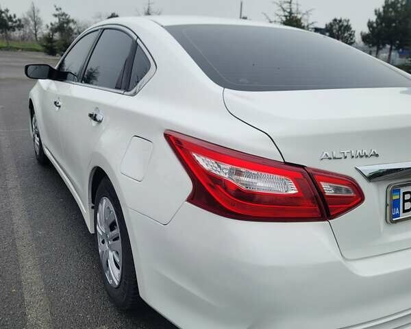 Белый Ниссан Альтима, объемом двигателя 2.49 л и пробегом 163 тыс. км за 9500 $, фото 9 на Automoto.ua